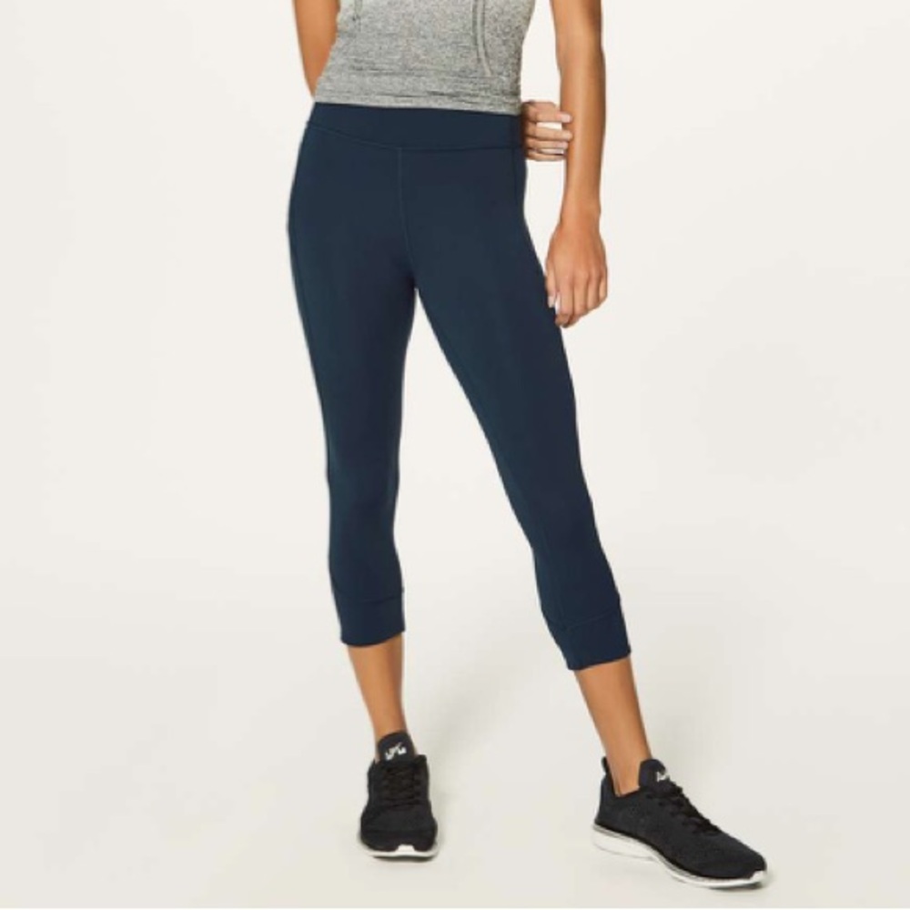 Lululemon In Movement Crop Everlux Leggings 23”